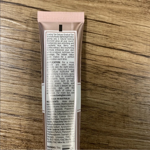 Loving Tan Deluxe Gradual Tan Tinted Body Lotion Dark Travel Size 0.6 oz Sealed. - Picture 2 of 3